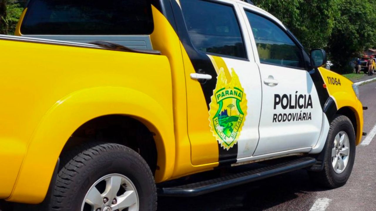 Motorista foge de abordagem, bate carro e depois abandona veículo com 130 quilos de maconha