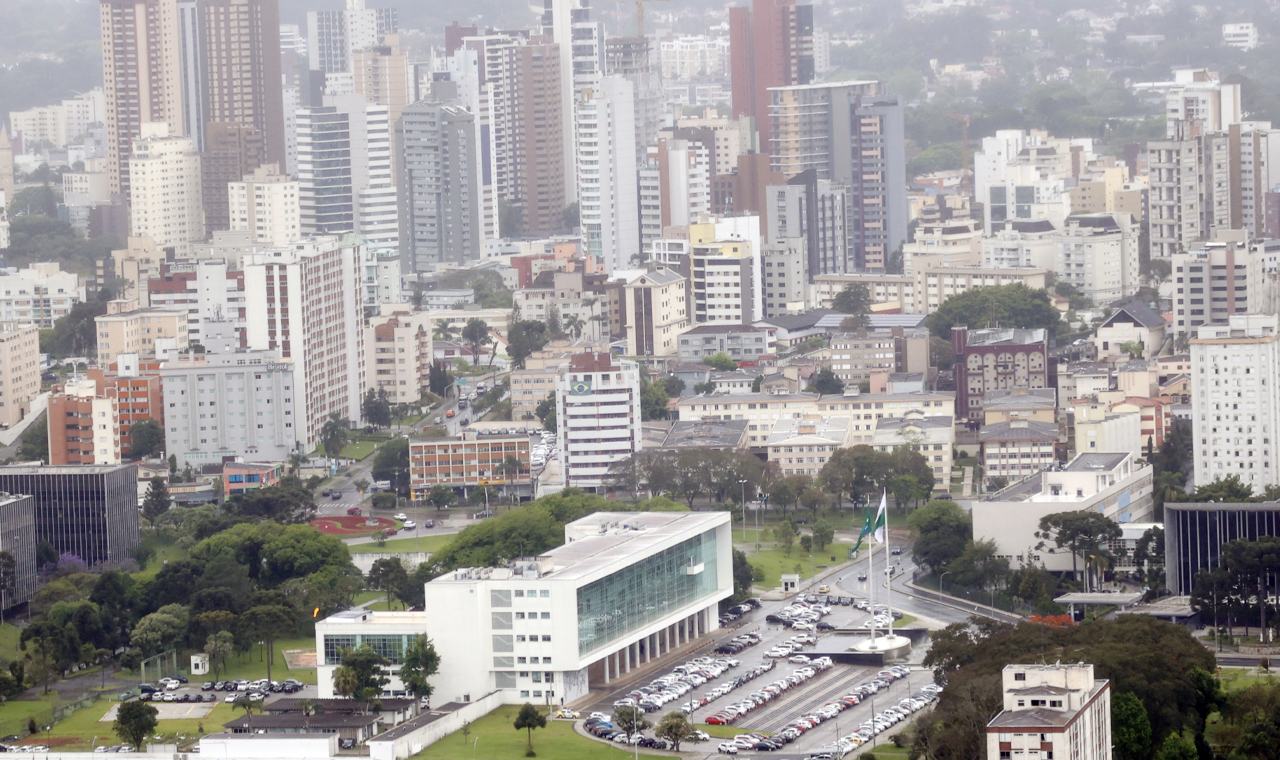 No Paraná, órgãos estaduais funcionarão em horários diferenciados no feriado de Finados