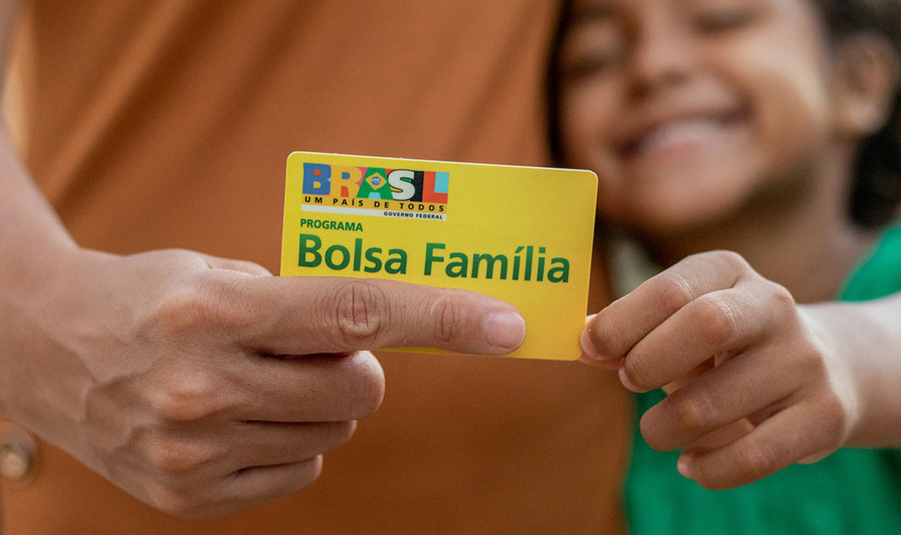 Caixa Econômica Federal paga novo Bolsa Família a beneficiários com NIS de final 3 nesta terça-feira