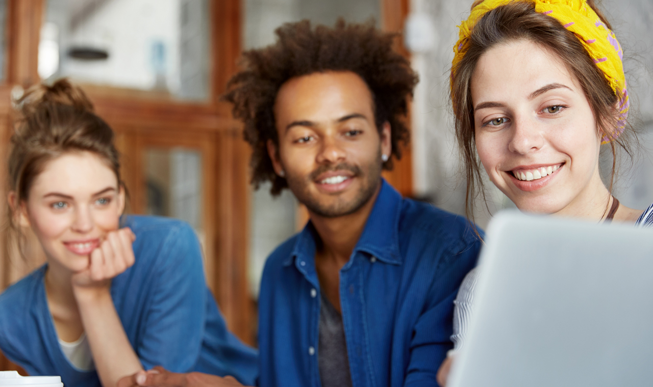 Paraná lidera geração de empregos para jovens na região Sul do Brasil de janeiro a setembro
