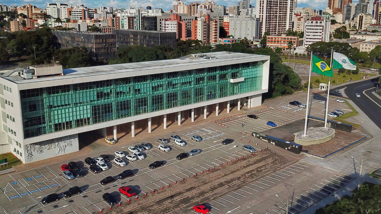 Pelo 5º ano consecutivo, Paraná anuncia antecipação do 13º salário e da folha de dezembro