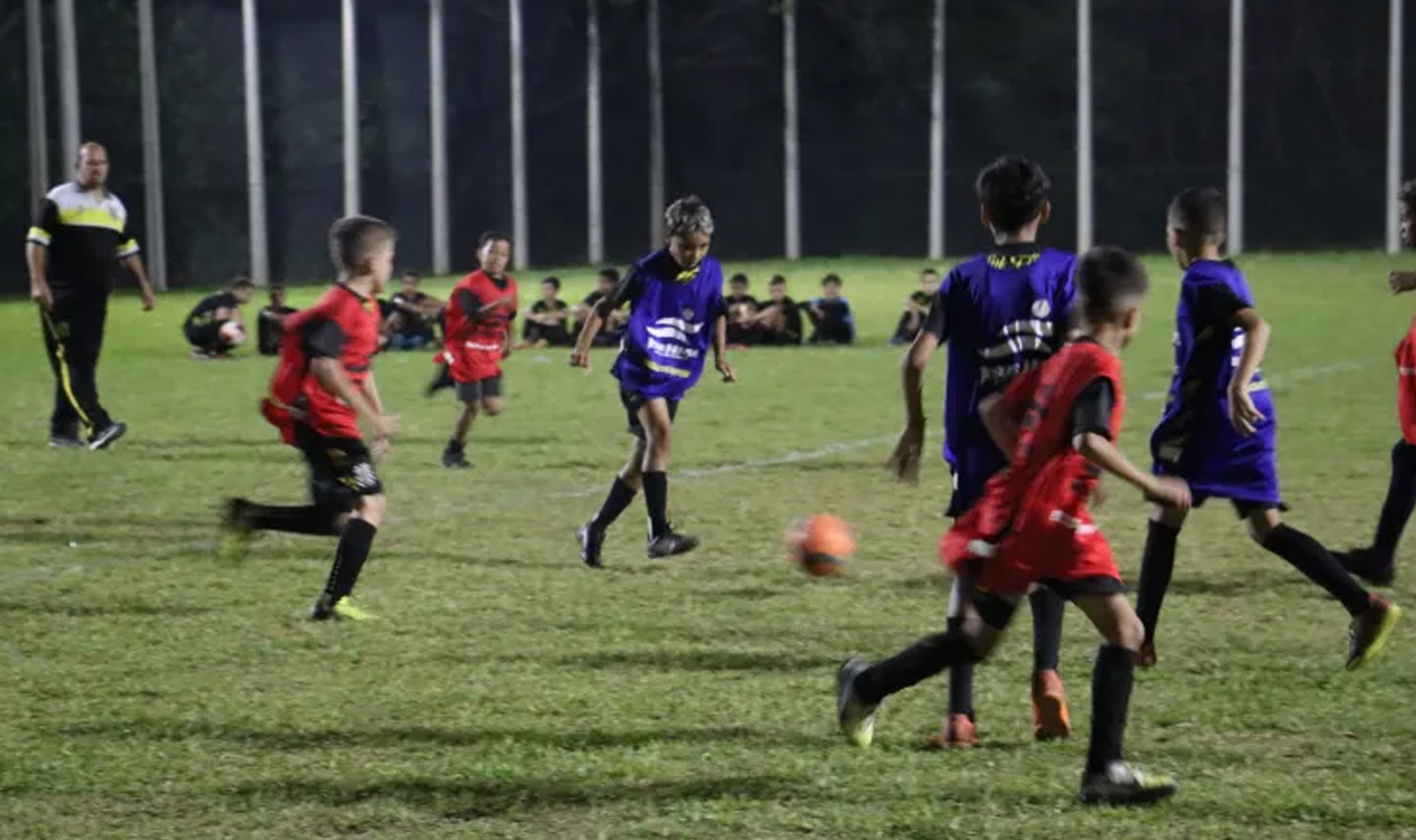 Conjunto Vivi Xavier recebe campo de futebol revitalizado pela Prefeitura de Londrina