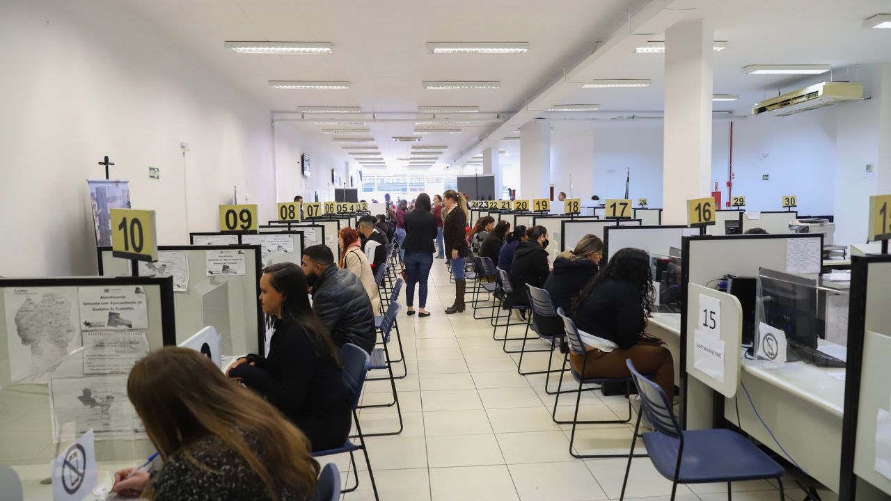 Agências do Trabalhador da Paraná têm mais de 15 mil oportunidades em todo o Estado