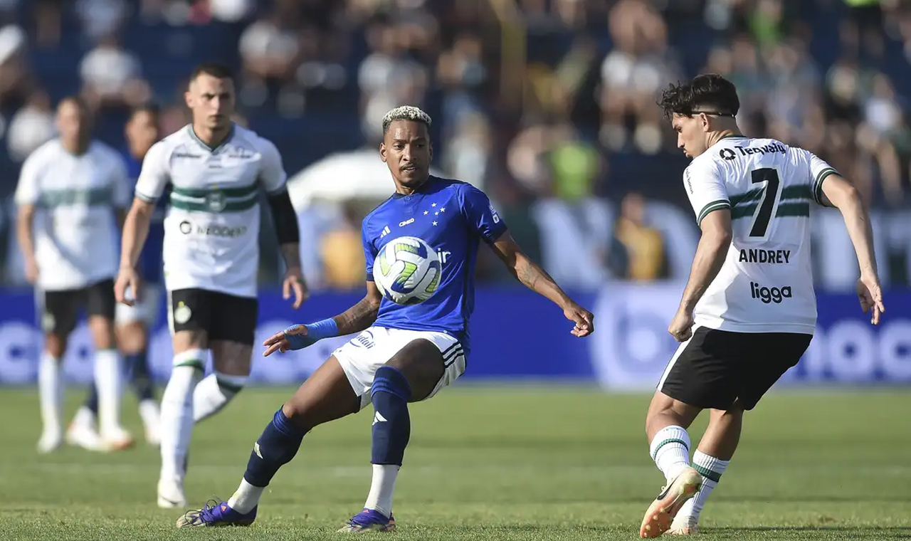 Coritiba e Cruzeiro jogarão sem torcida até o fim do Brasileiro