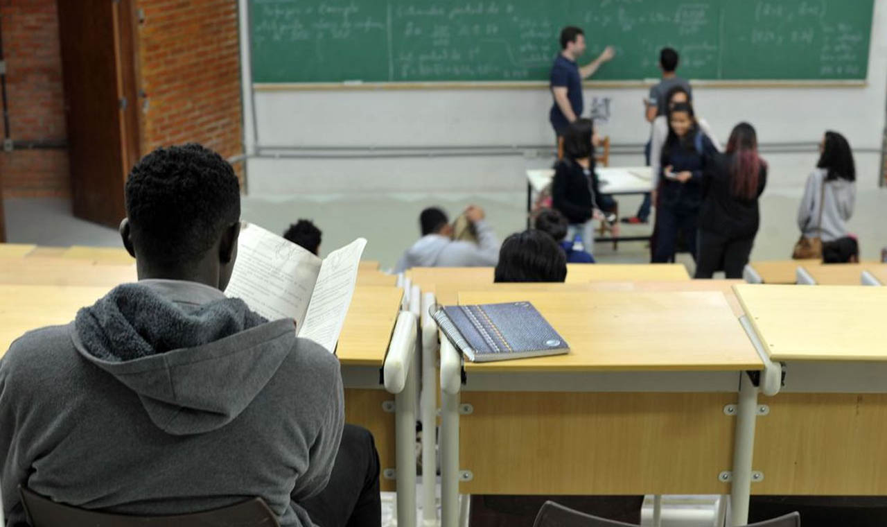 Estudantes poderão renegociar dívidas do Fies a partir de hoje