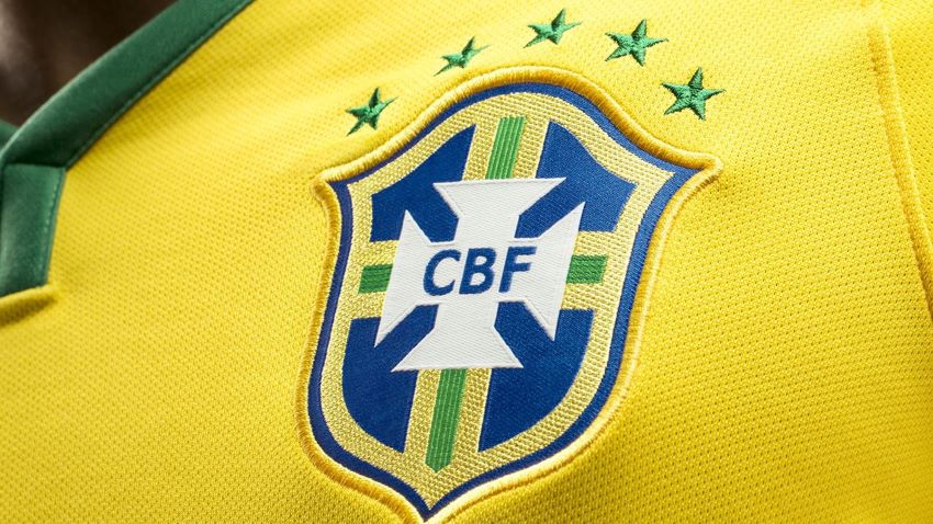 Jogador Paulinho sofre intolerância religiosa após estreia na seleção brasileira