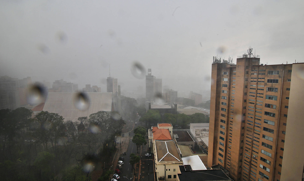 Semana deve ser de tempo instável com chuva e riscos de temporais em Londrina