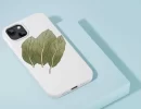 Você sabe o que significa colocar uma folha de louro na capa do celular?